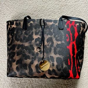 Frank Lyman Leopard Print Tote with Black inside tote bag